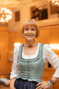 user-15-Ingrid Kronawetter