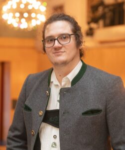 user-15-Peter Holzmann-min