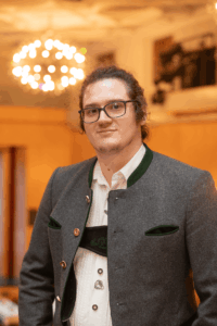 user-15-Peter Holzmann-min