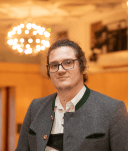 user-15-Peter Holzmann-min